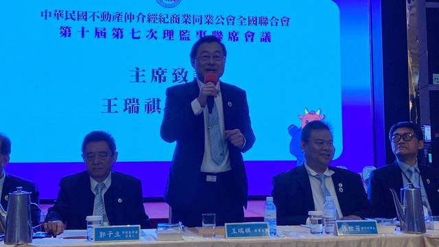 1374121_a0a9194630170d09dc4c0a3f65d60901