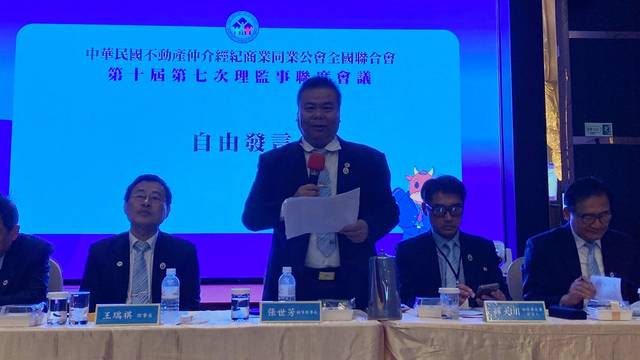 1374129_f14404648deca46a2b7ad4b6117fbeed