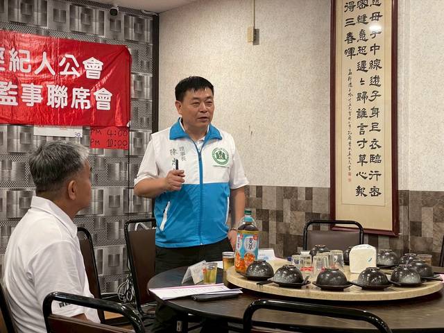 1376332_91d140bed5361ecc68c4824f33e399af