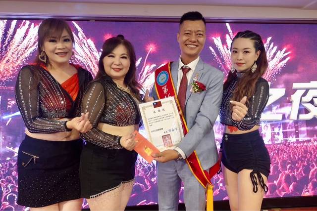 1376539_5659a48295e387986f575854330f58f9