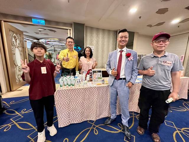 1376562_dfa3fa7727e94588280920f11b95eeb2