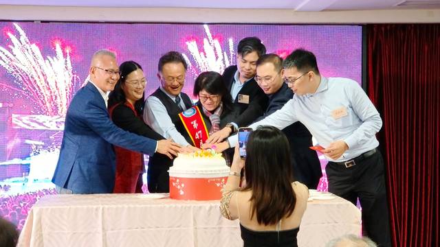 1376698_0b127bb9436aeccd54005a56c7618892