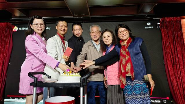 1376996_5b98419ba6ffbeef2c88832302c7d0fd