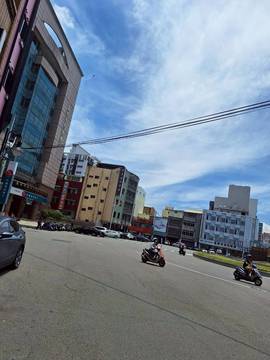 愛國街圓環旁店面