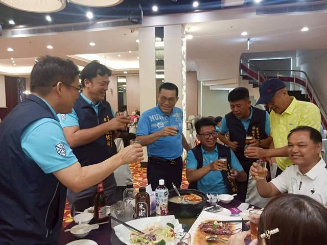 1377175_c689fb0b9bbf476218ba36099fa0ce05