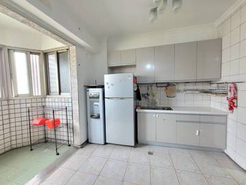 蛋黃商圈大坪數華夏