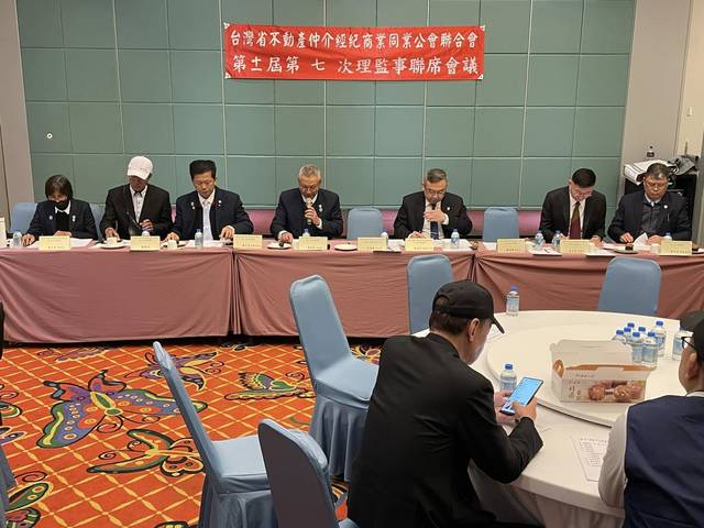 1379512_39f09196bbba8bd76d67829d61606974