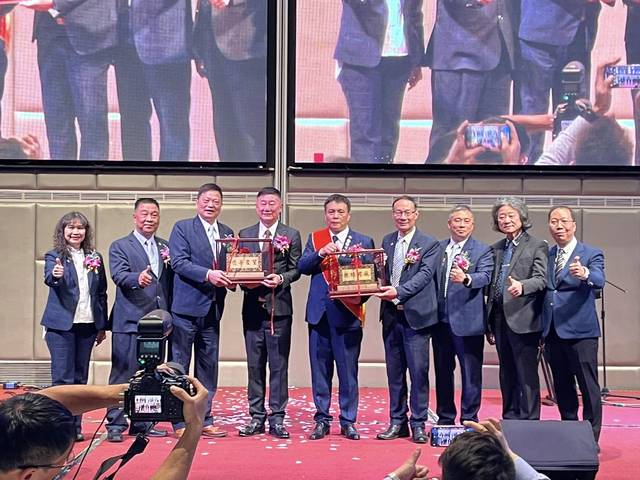 1379520_c750beec7c6d42fb062d728ec974b834