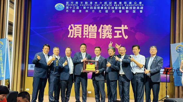 1379564_01aa112cbe5a28db4543a471fe12ed1d