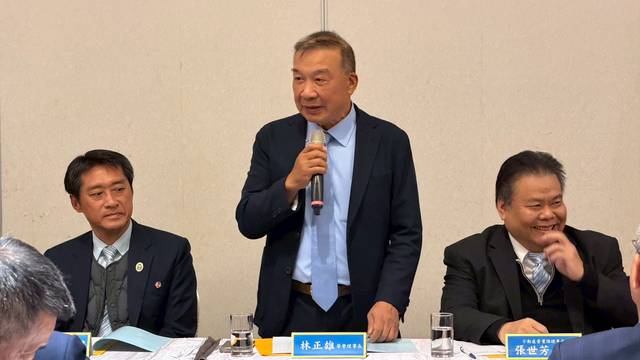 1380543_13aa716cded44a3381cb9037096c5a5d