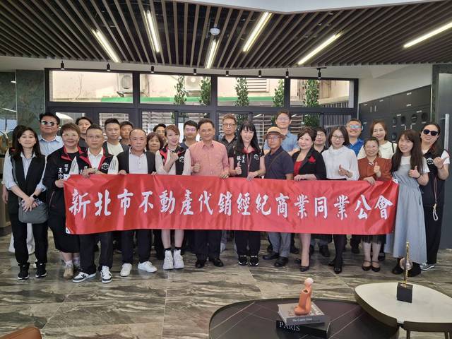 1375181_00c3cef863ea2441cbb31cc28b92d534