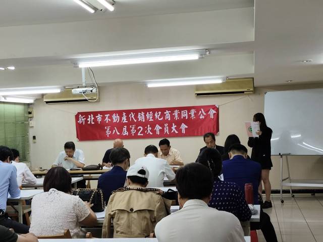 1378209_3e94d40cba223487b7d2244f4a3bb165